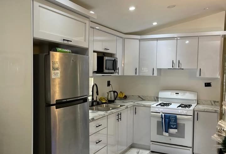 Cocina blanca en alto brillo